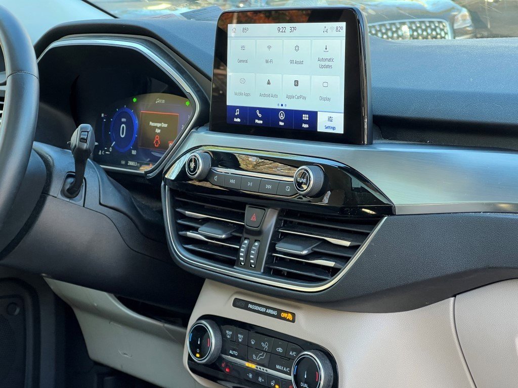 Used 2022 Ford Escape Titanium w/ Class II Trailer Tow Package image 11