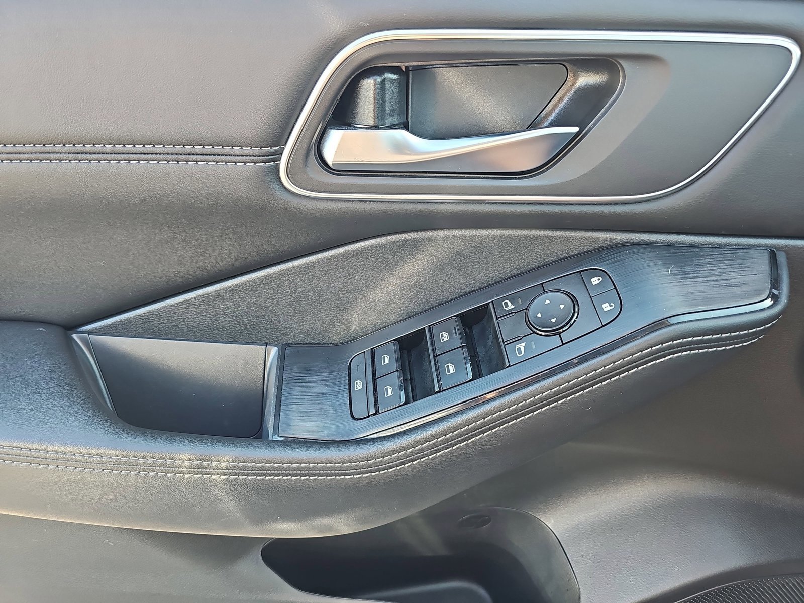 Used 2021 Nissan Rogue SV w/ Premium Package image 28