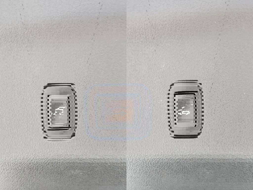 Certified 2022 Chevrolet Tahoe Z71 w/ Luxury Package AWD/4WD image 9