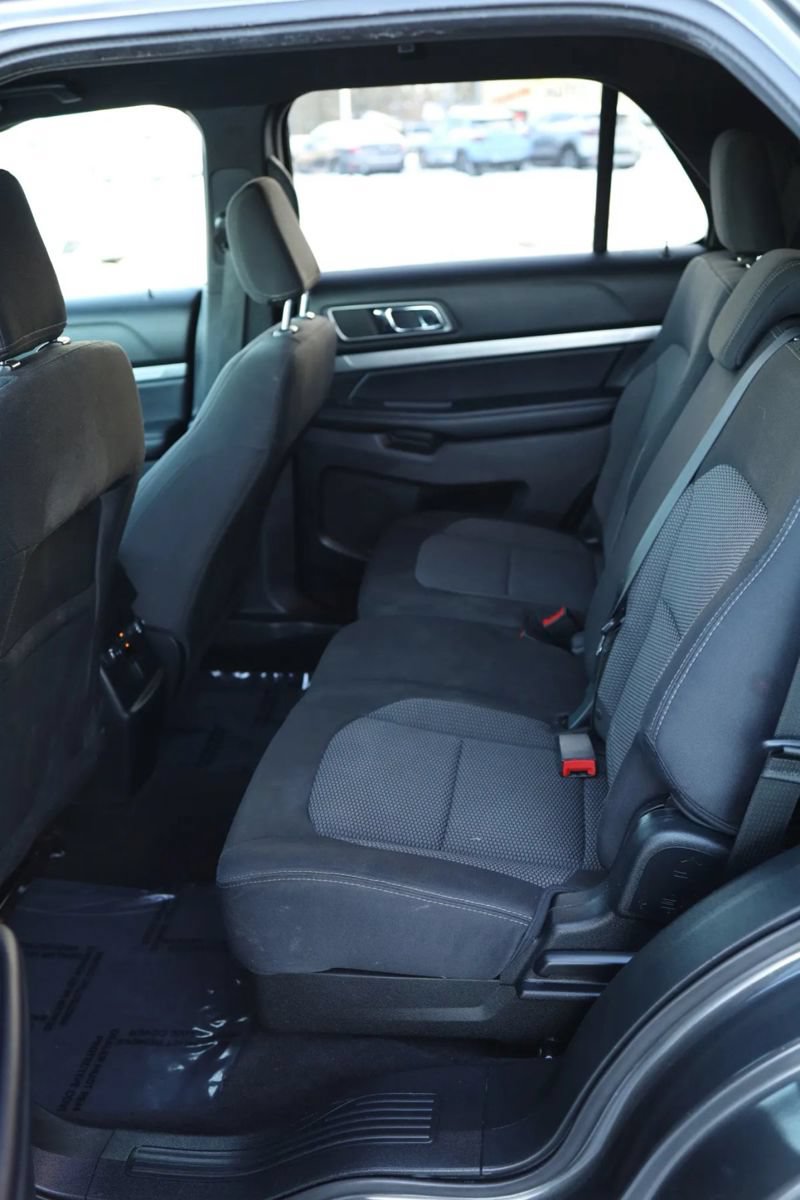 Used 2018 Ford Explorer XLT w/ Equipment Group 201A FWD image 34