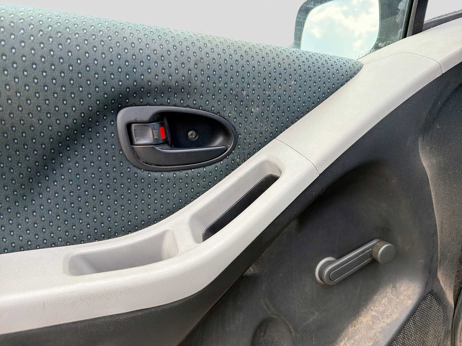 Used 2007 Toyota Yaris 2-Door Hatchback FWD image 8