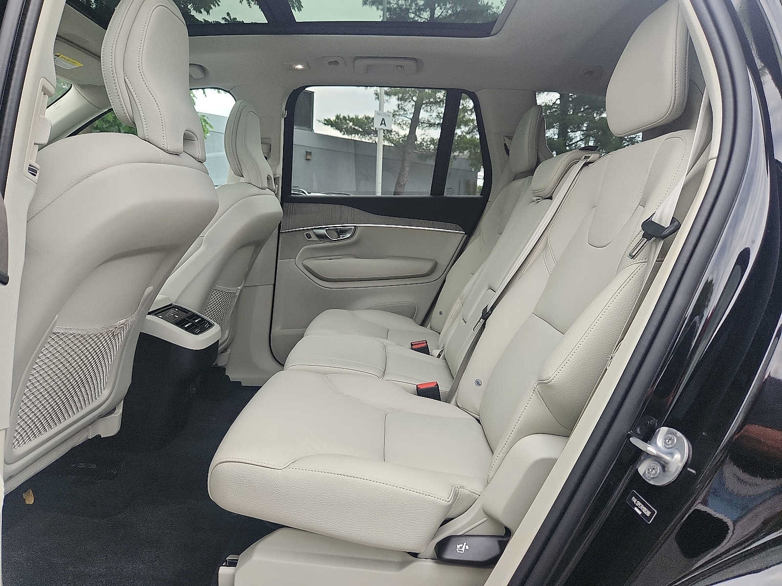 Certified 2024 Volvo XC90 B5 Plus w/ Protection Package Premier AWD/4WD image 10