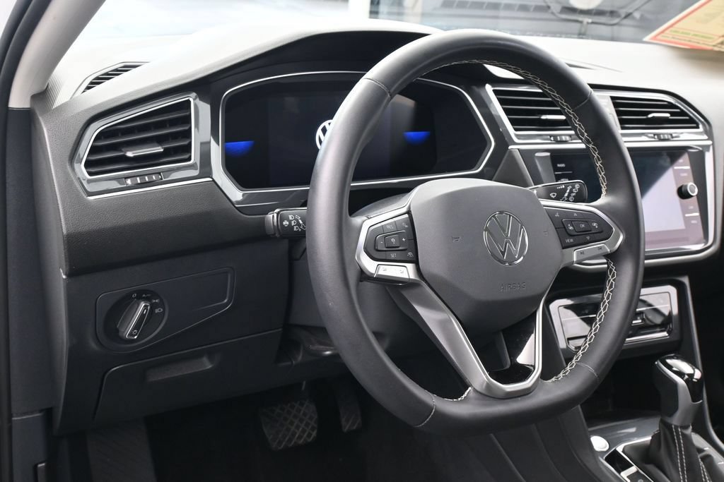 Used 2023 Volkswagen Tiguan SE FWD image 15