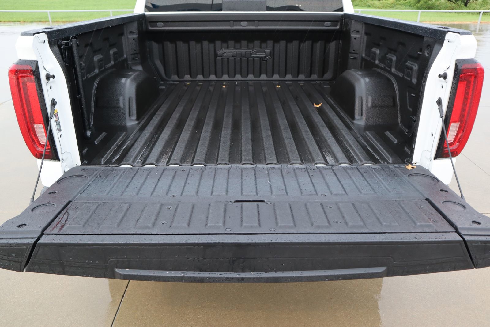 Used 2024 GMC Sierra 1500 AT4 w/ Technology Package image 11