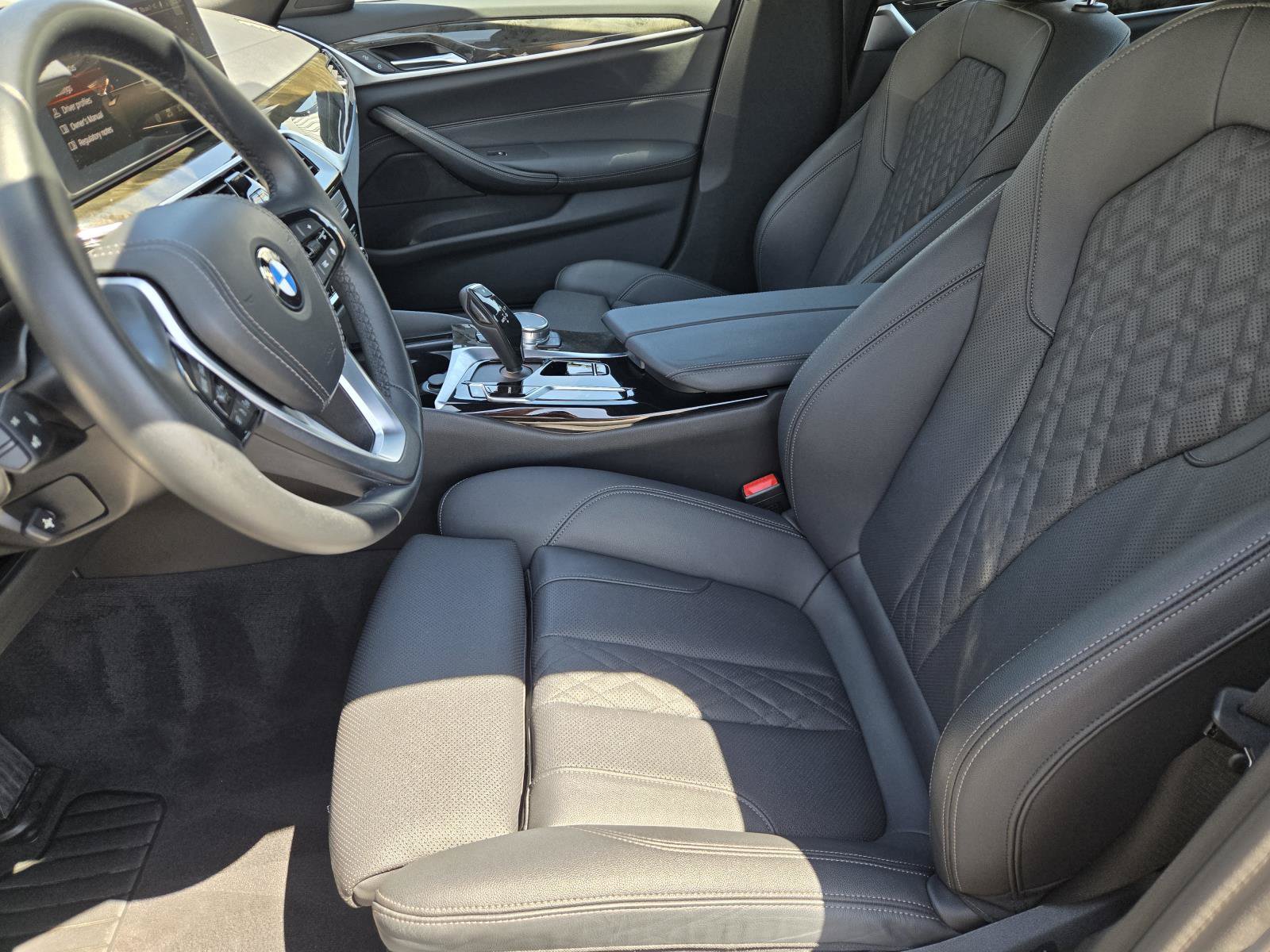 Used 2023 BMW 530i w/ Convenience Package RWD image 21