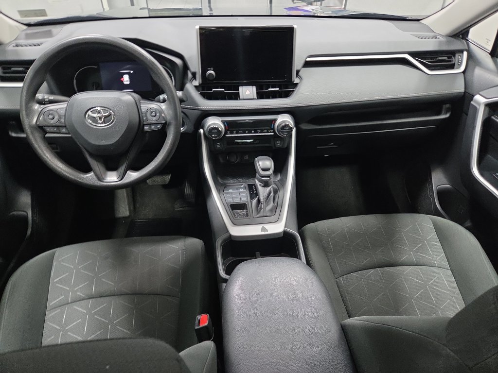 Used 2024 Toyota RAV4 XLE AWD/4WD image 3