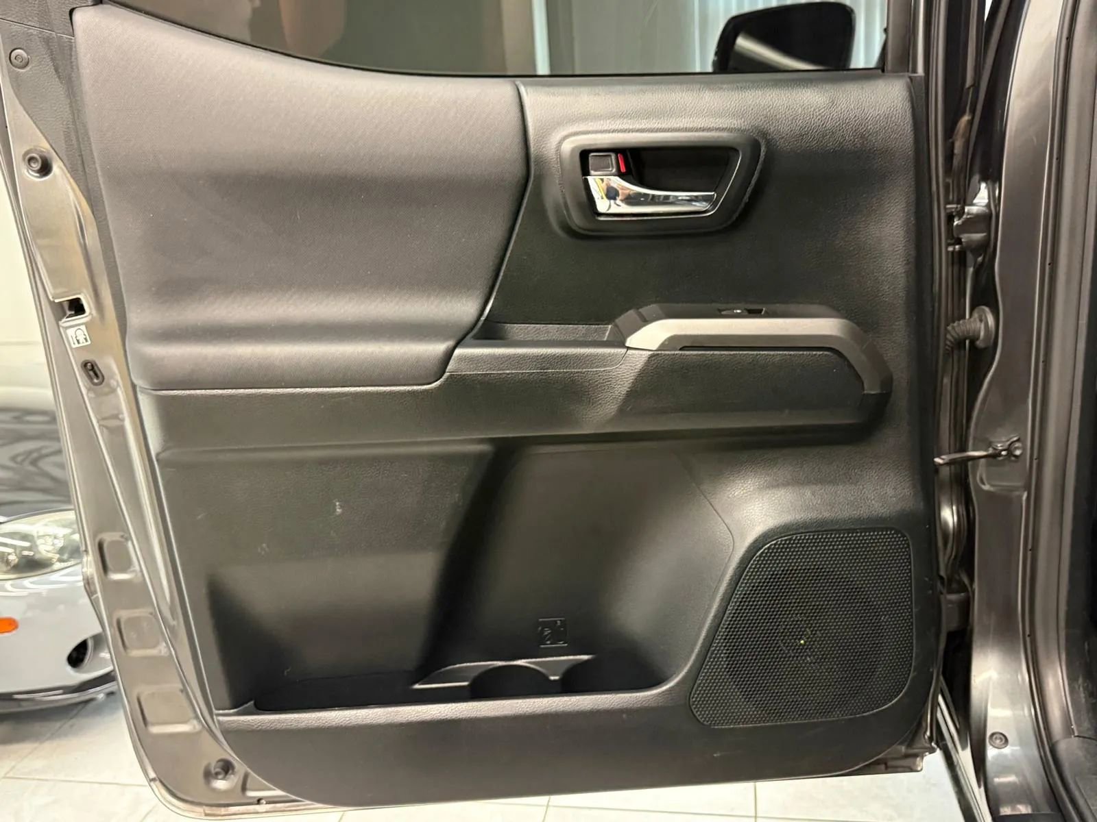 Used 2016 Toyota Tacoma TRD Off-Road AWD/4WD image 22