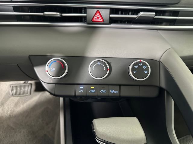 Certified 2025 Hyundai Elantra SE w/ Cargo Package image 23