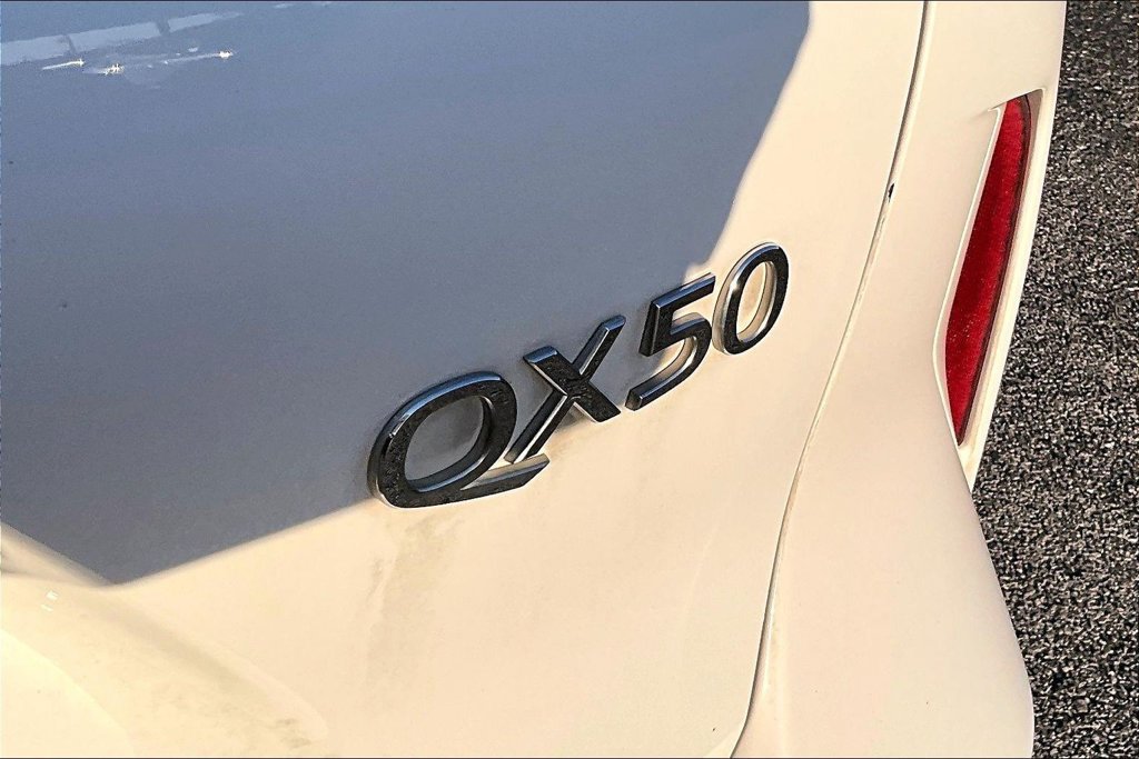 Certified 2022 INFINITI QX50 Luxe FWD image 40