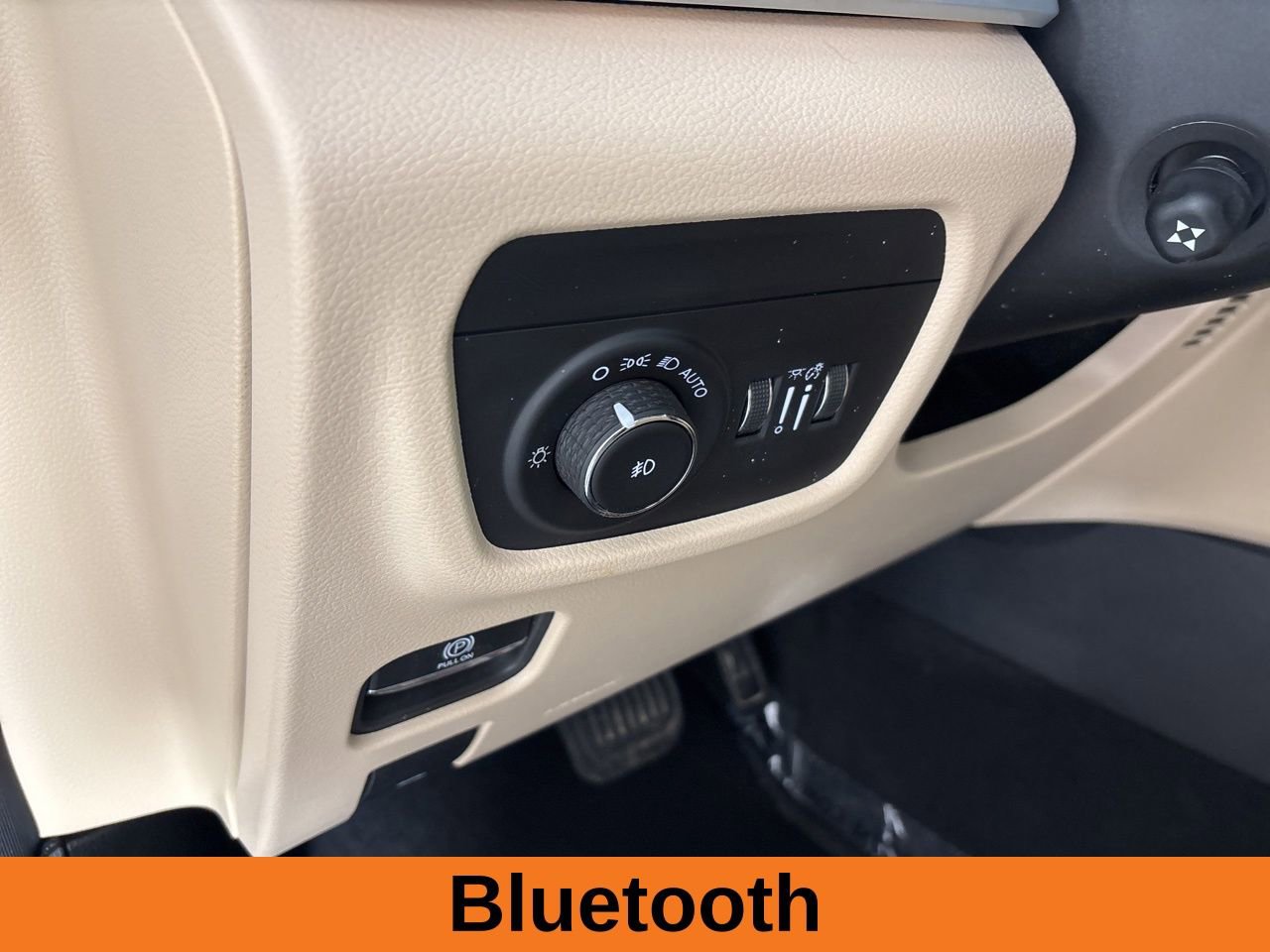 Used 2024 Jeep Grand Cherokee Limited w/ Luxury Tech Group II image 10