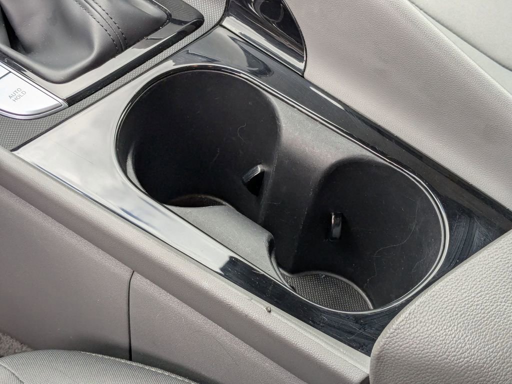 Used 2025 Hyundai Elantra SEL image 24