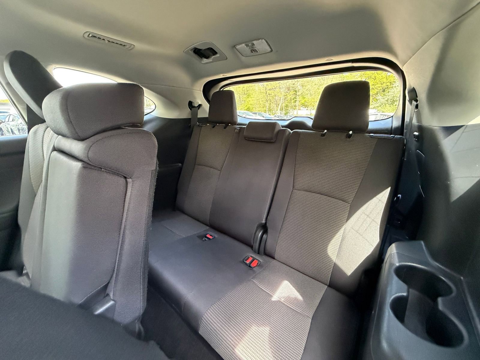 Used 2025 Toyota Highlander LE FWD image 30