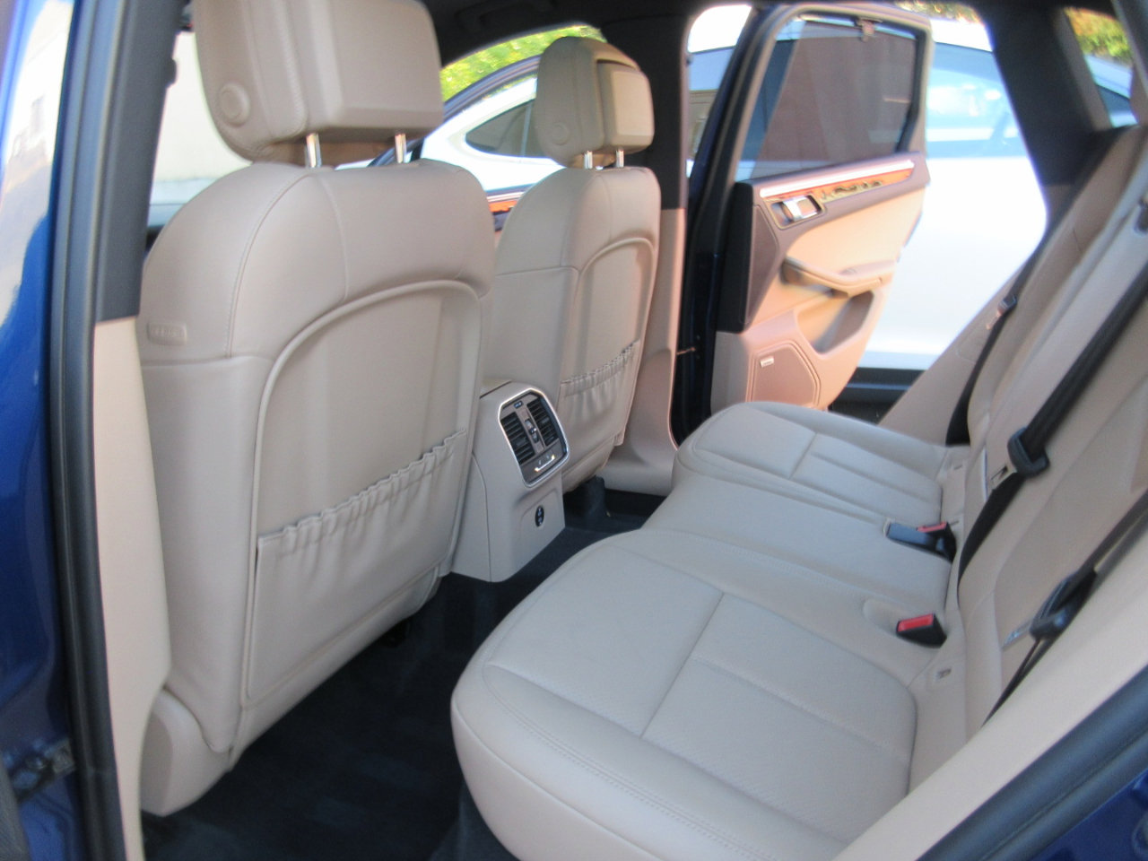 Used 2024 Porsche Macan image 38