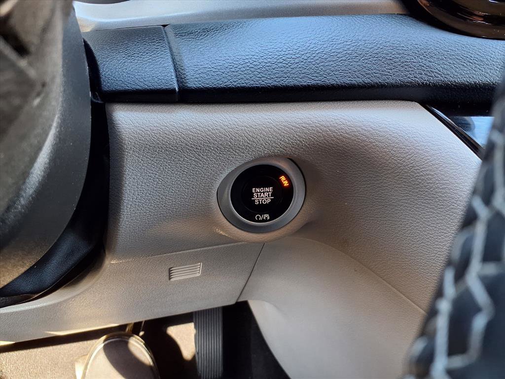 Used 2023 Chrysler Pacifica Touring-L image 10