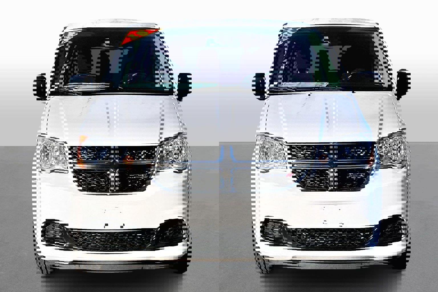 Used 2018 Dodge Grand Caravan SE w/ UConnect Hands-Free Group image 3