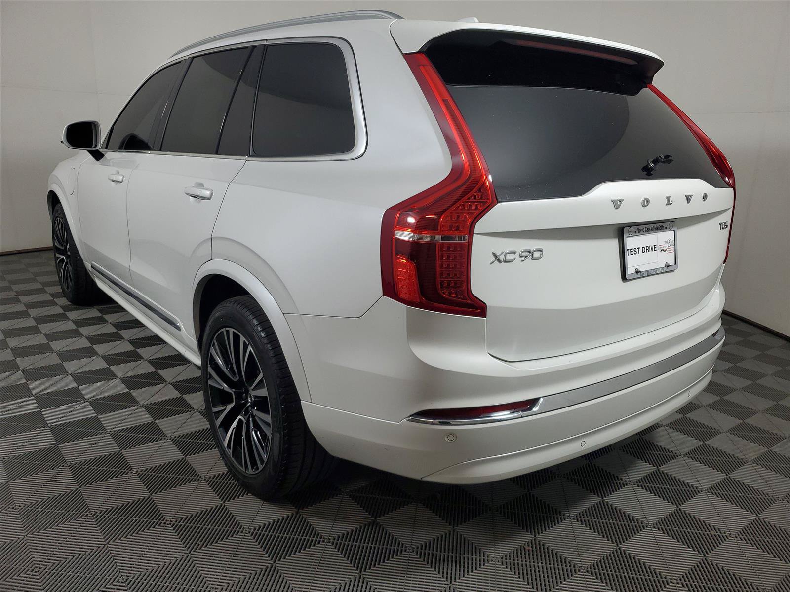 Certified 2025 Volvo XC90 T8 Core AWD/4WD image 4
