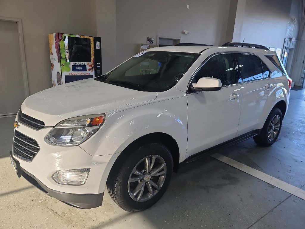 Used 2017 Chevrolet Equinox LT w/ Convenience Package AWD/4WD image 2