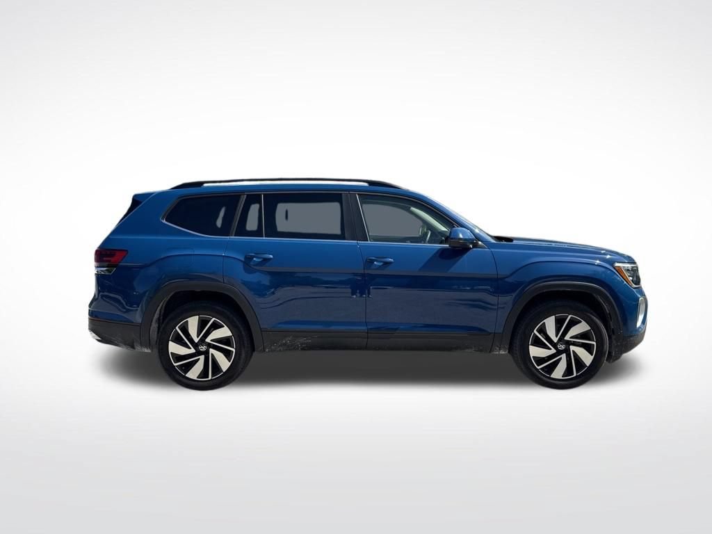 Used 2025 Volkswagen Atlas SE w/ Panoramic Sunroof Package FWD image 4