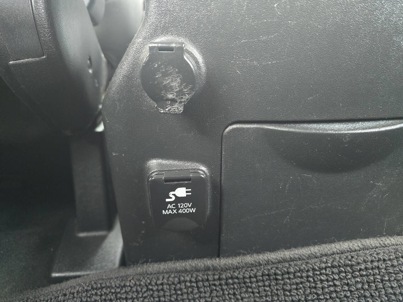 Used 2014 Nissan Titan SV w/ SV Premium Utility Package image 24