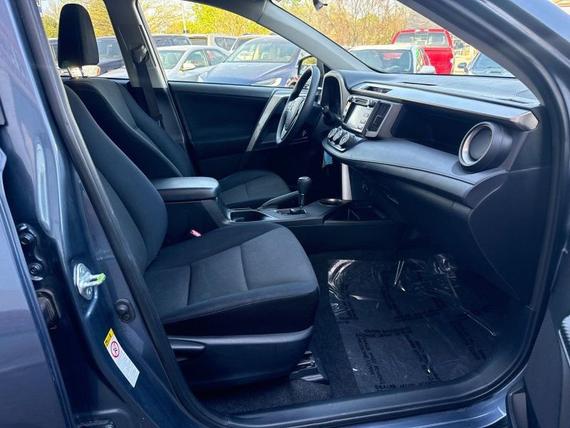 Used 2014 Toyota RAV4 LE AWD/4WD image 17