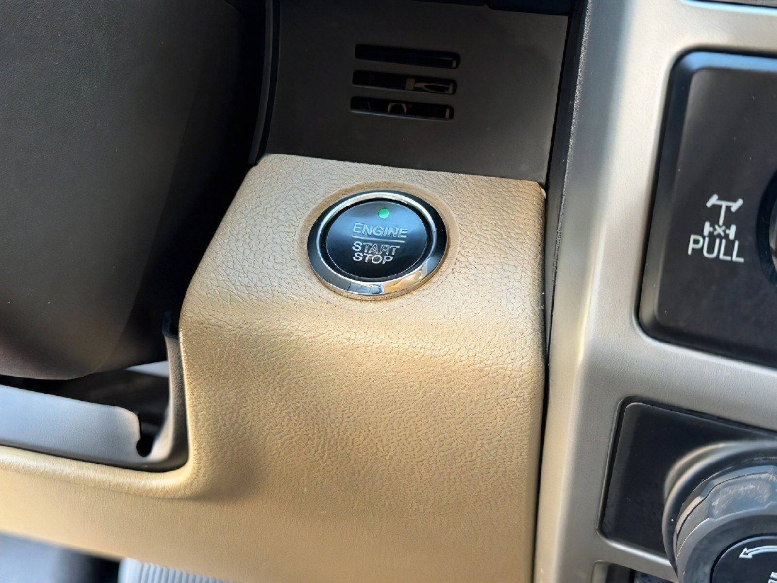 Used 2019 Ford F150 Lariat w/ Equipment Group 501A Mid image 29