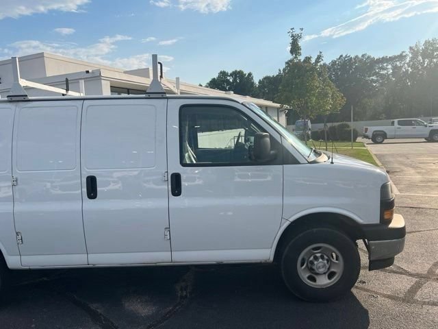 Used 2022 Chevrolet Express 2500 w/ Driver Convenience Package RWD image 2