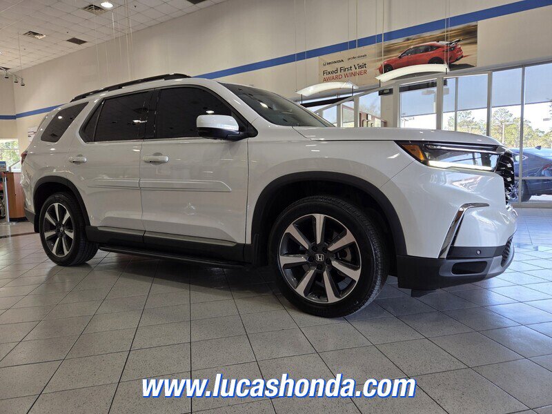 Used 2025 Honda Pilot Elite image 3