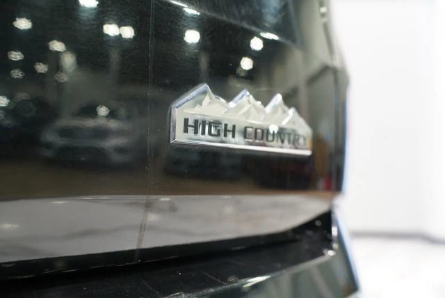 Used 2021 Chevrolet Traverse High Country w/ LPO, Floor Liner Package FWD image 15