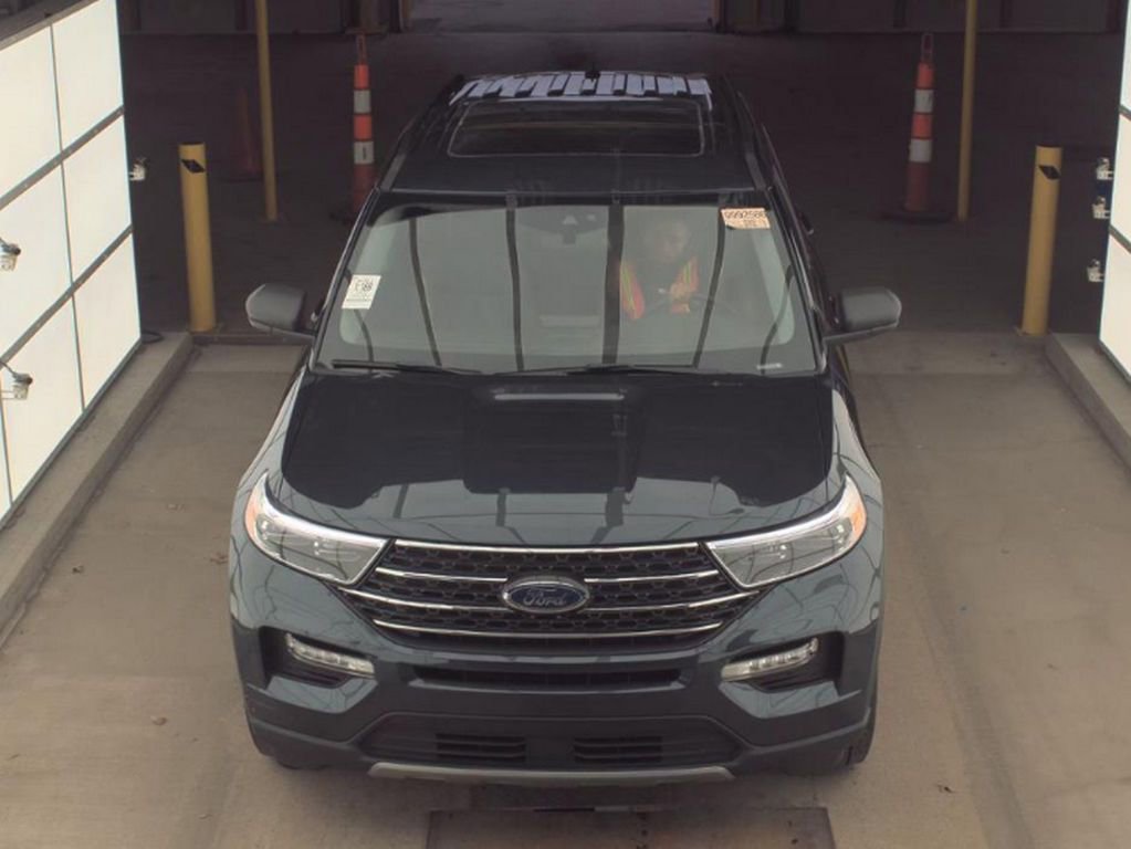 Used 2023 Ford Explorer XLT w/ Equipment Group 202A image 3