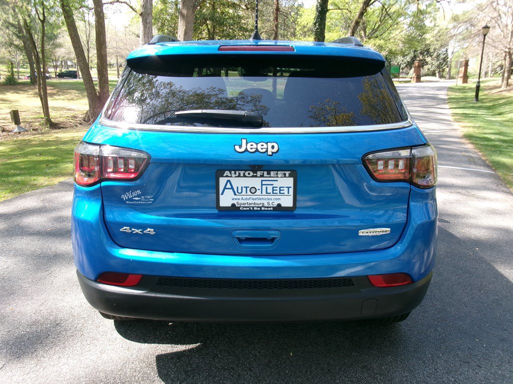 Used 2025 Jeep Compass Latitude AWD/4WD image 6