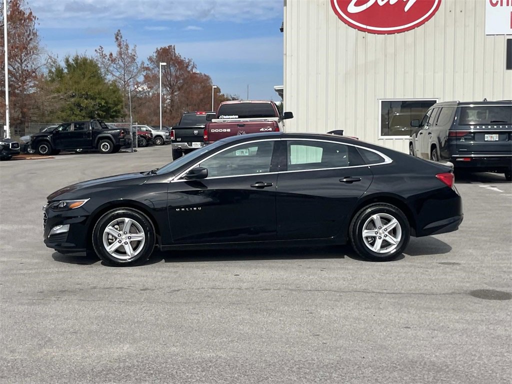 Used 2024 Chevrolet Malibu LT image 2