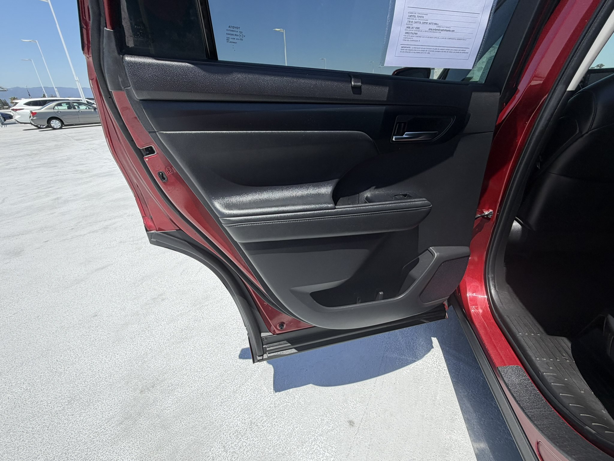 Used 2022 Toyota Highlander XLE FWD image 13