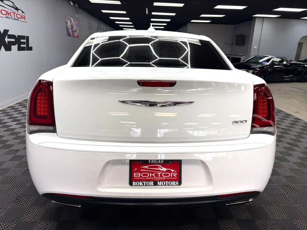 Used 2019 Chrysler 300 Touring w/ Sport Appearance Package RWD image 12