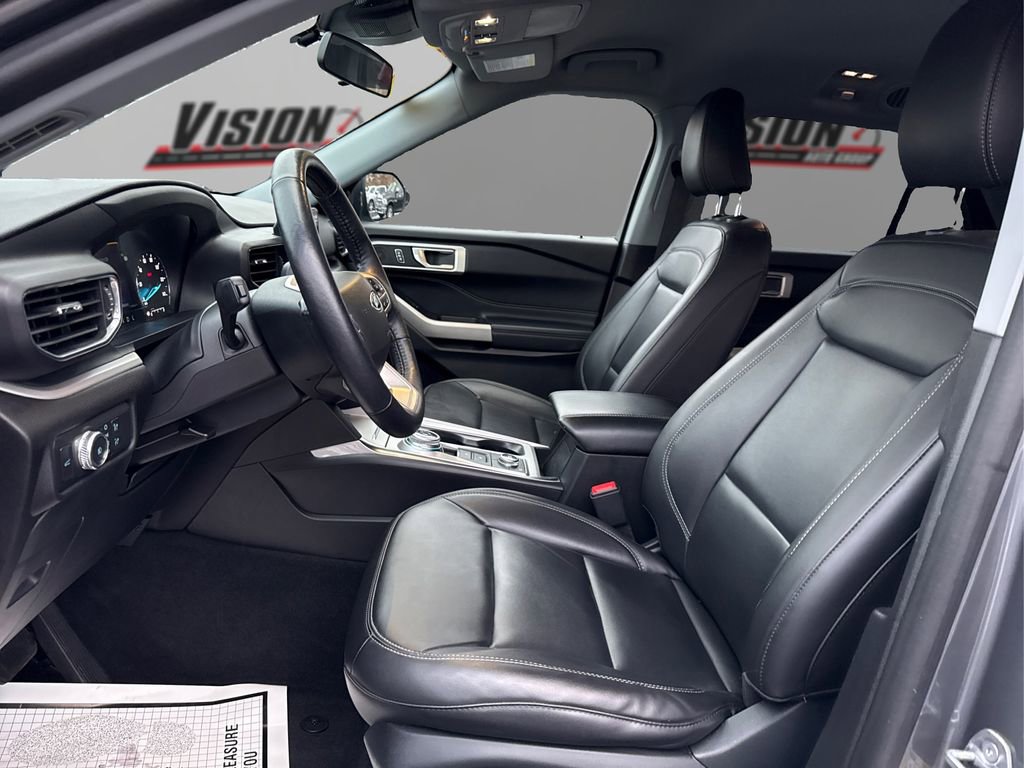 Used 2022 Ford Explorer XLT w/ Equipment Group 202A image 9