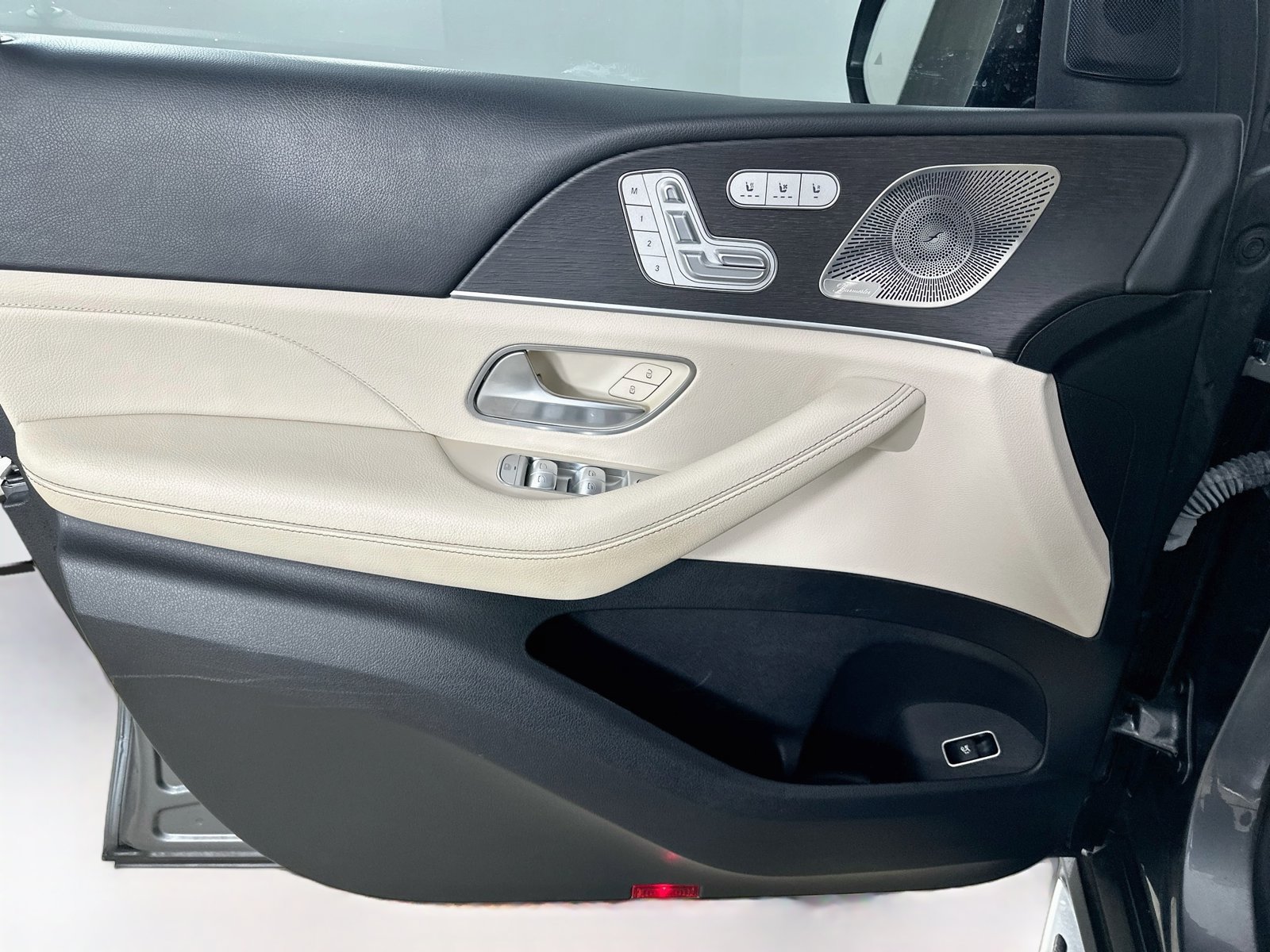 Used 2023 Mercedes-Benz GLS 580 4MATIC image 16