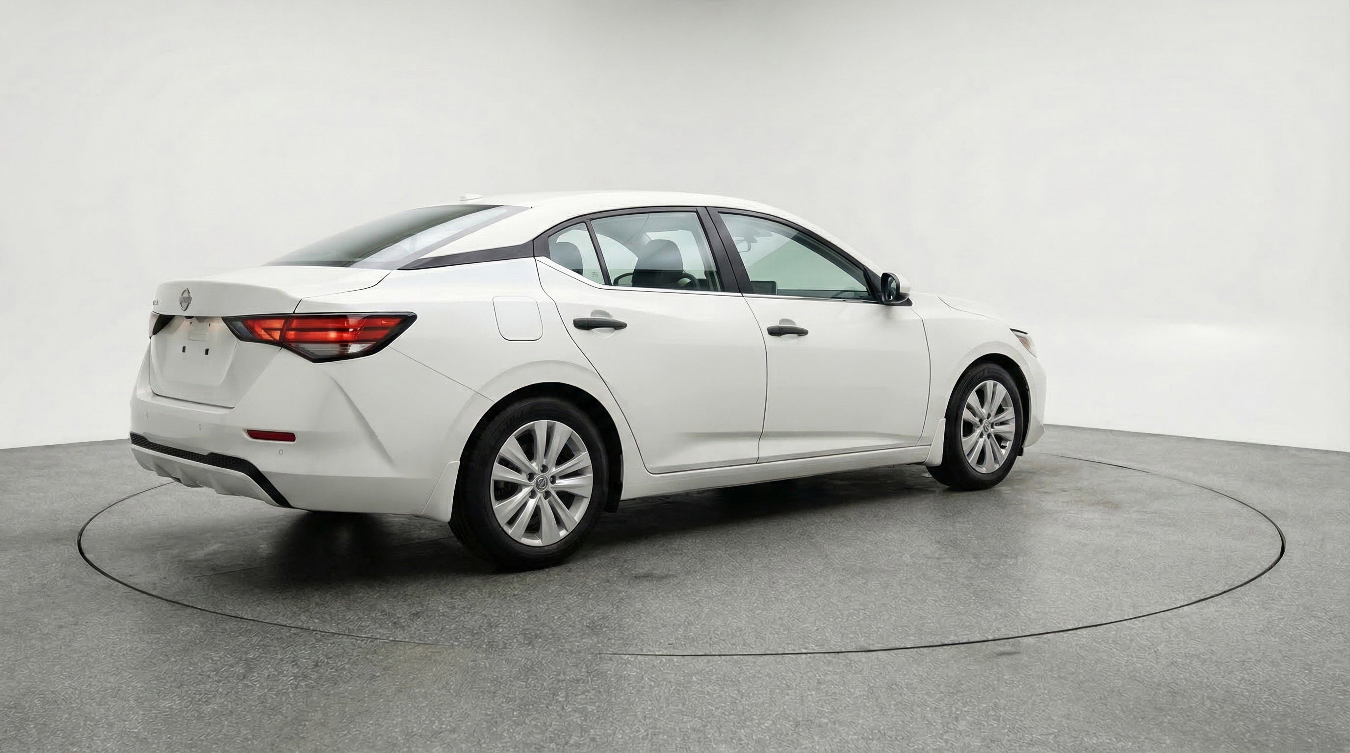 Used 2025 Nissan Sentra S image 9