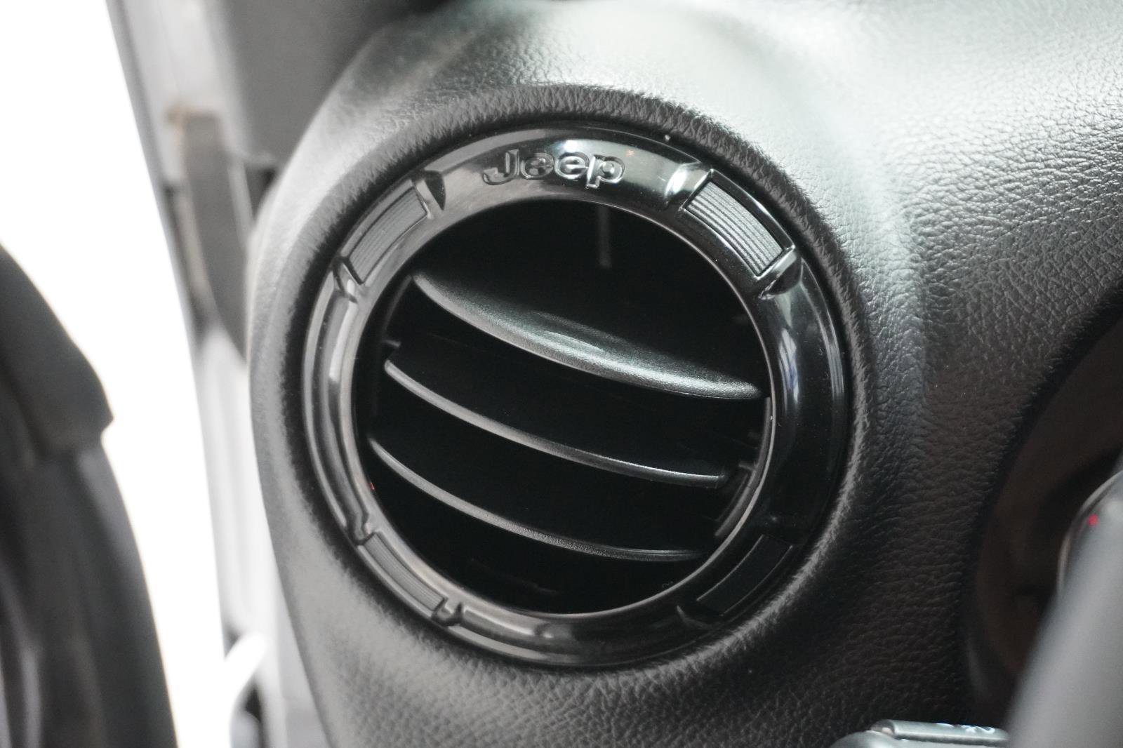 Used 2015 Jeep Wrangler Altitude image 18