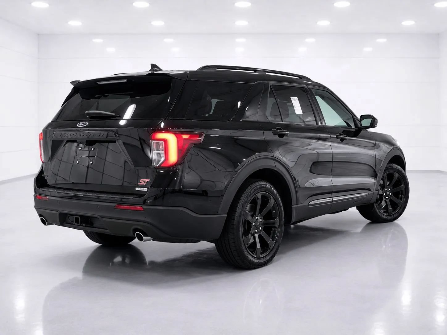 Used 2023 Ford Explorer ST-Line w/ Class IV Trailer Tow Package AWD/4WD image 5