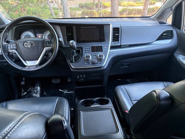 Used 2015 Toyota Sienna SE FWD image 12