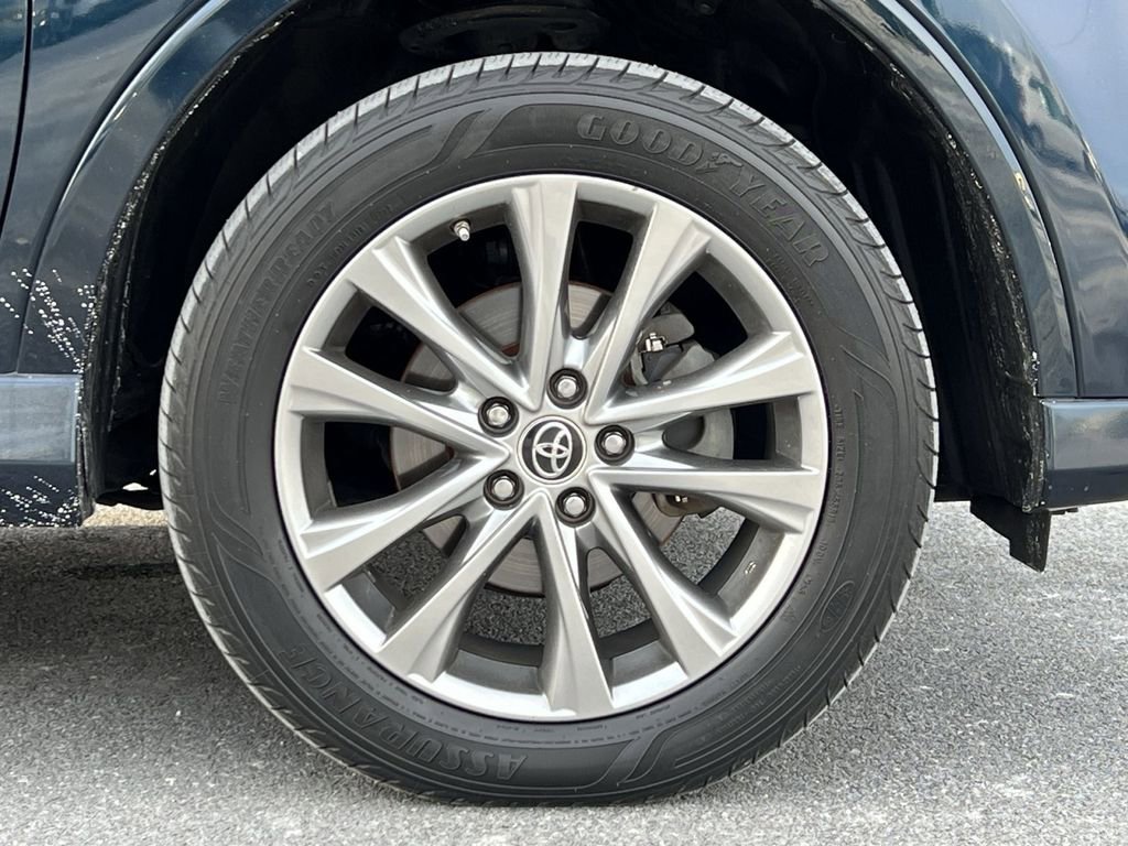 Used 2017 Toyota RAV4 Platinum image 10