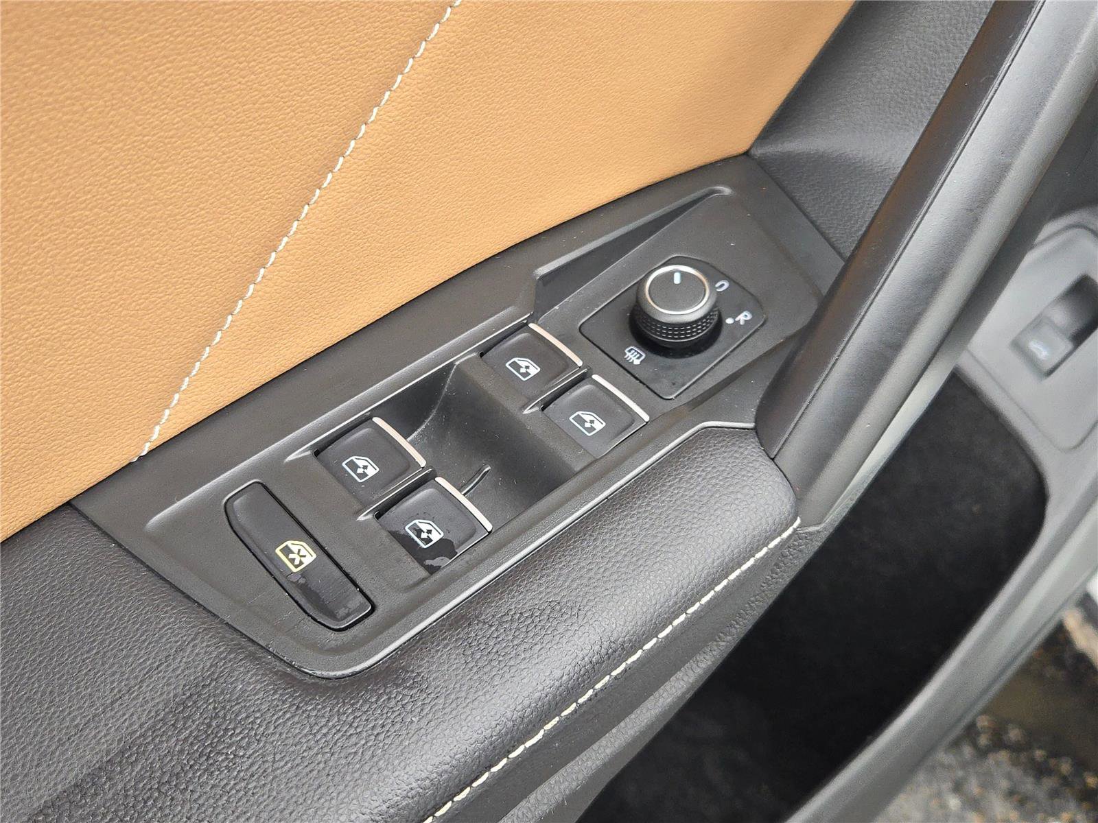 Used 2024 Volkswagen Tiguan SE image 28