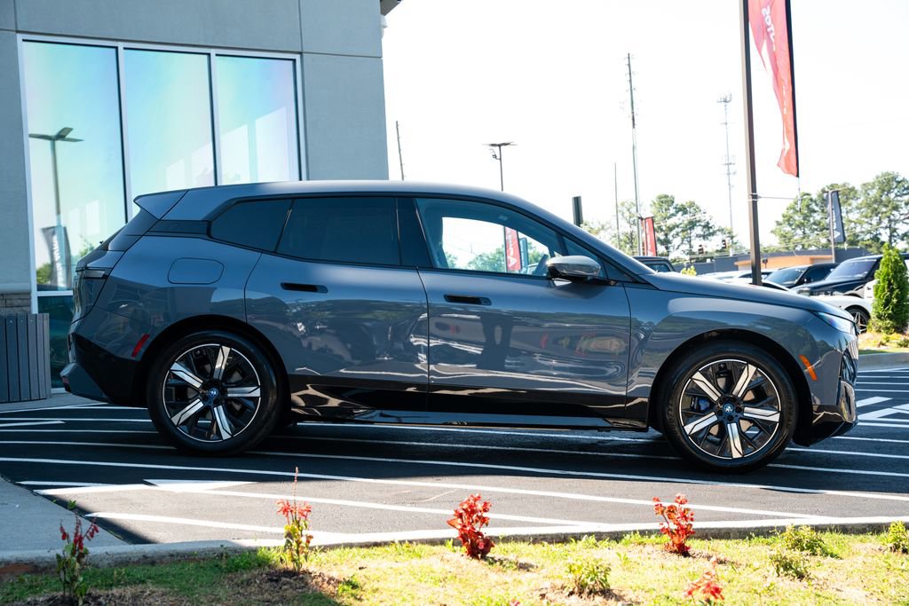 Used 2023 BMW iX xDrive50 w/ Premium Package AWD/4WD image 12