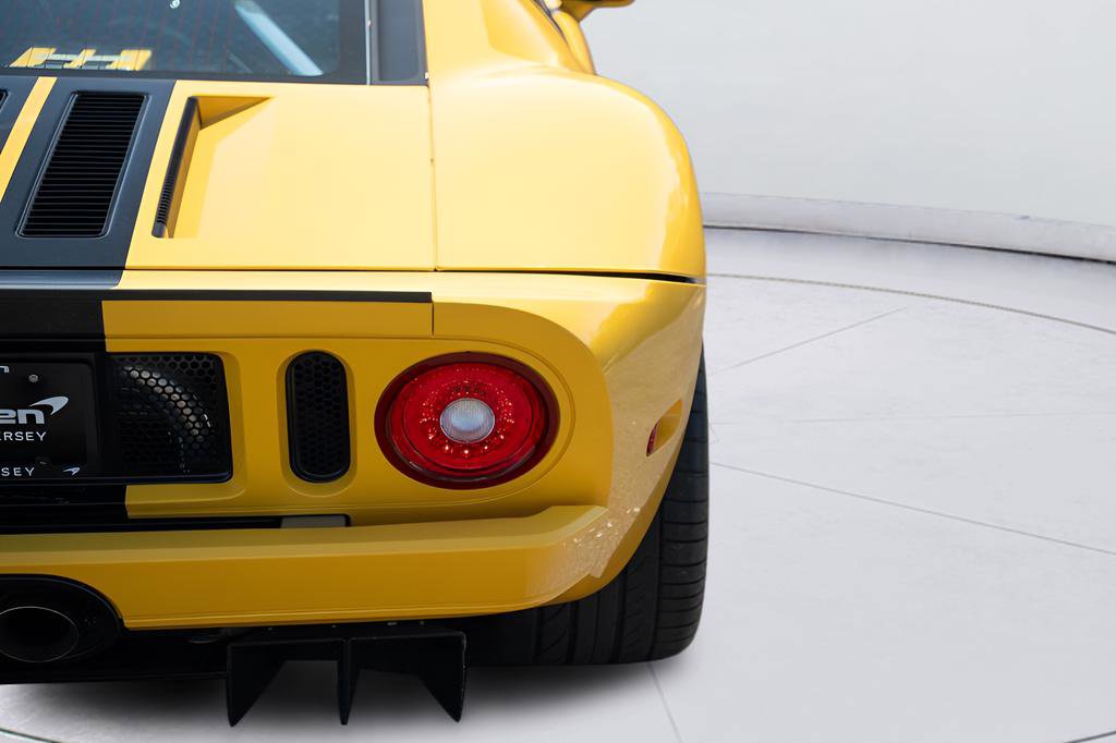 Used 2006 Ford GT RWD image 22