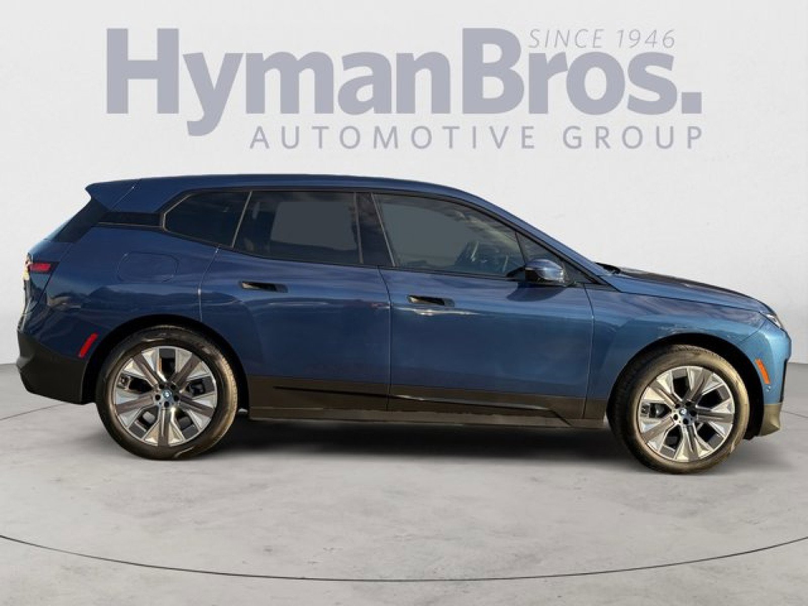 Used 2025 BMW iX xDrive50 w/ Convenience Package image 2