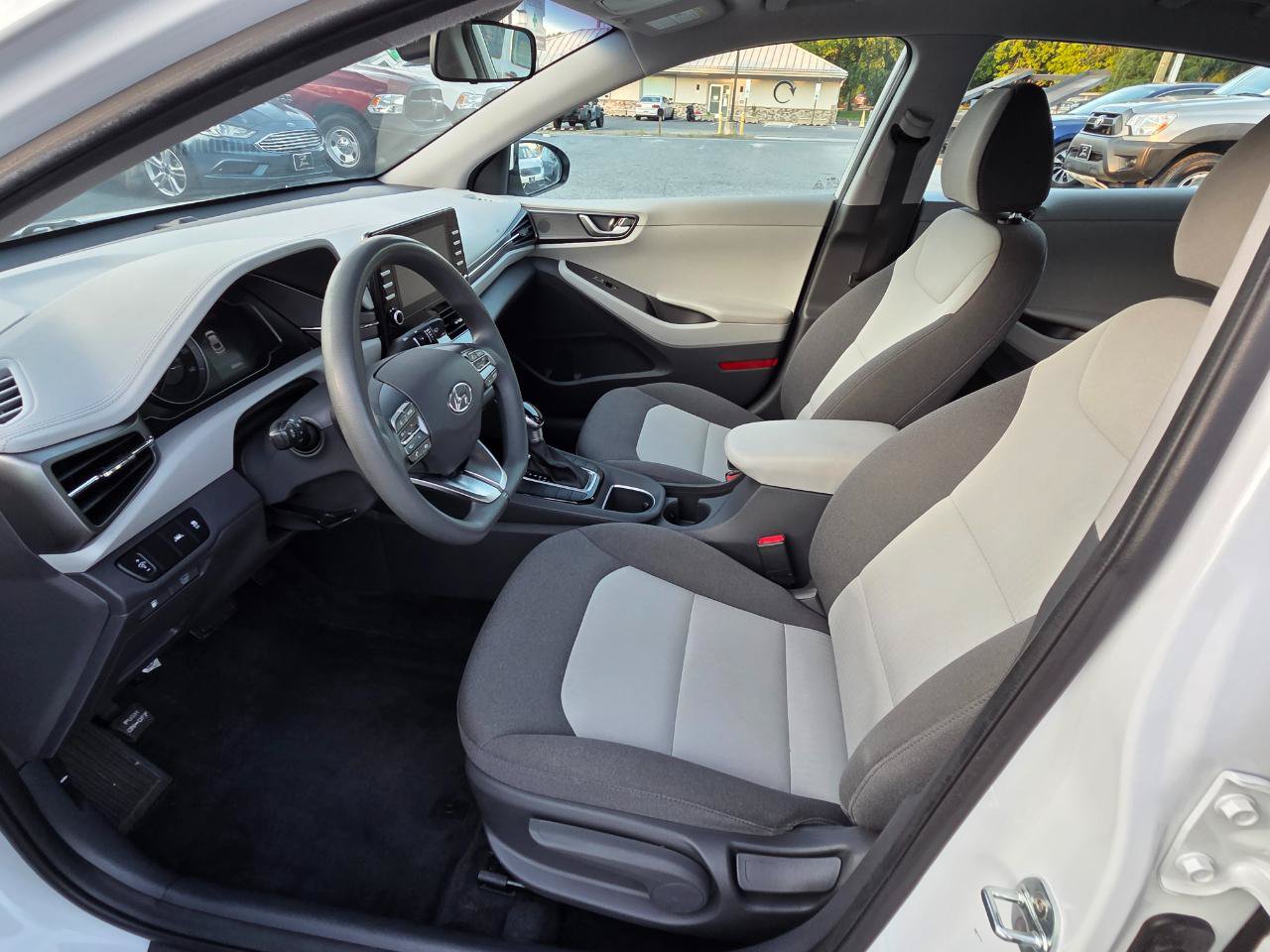 Used 2020 Hyundai Ioniq Blue FWD image 18