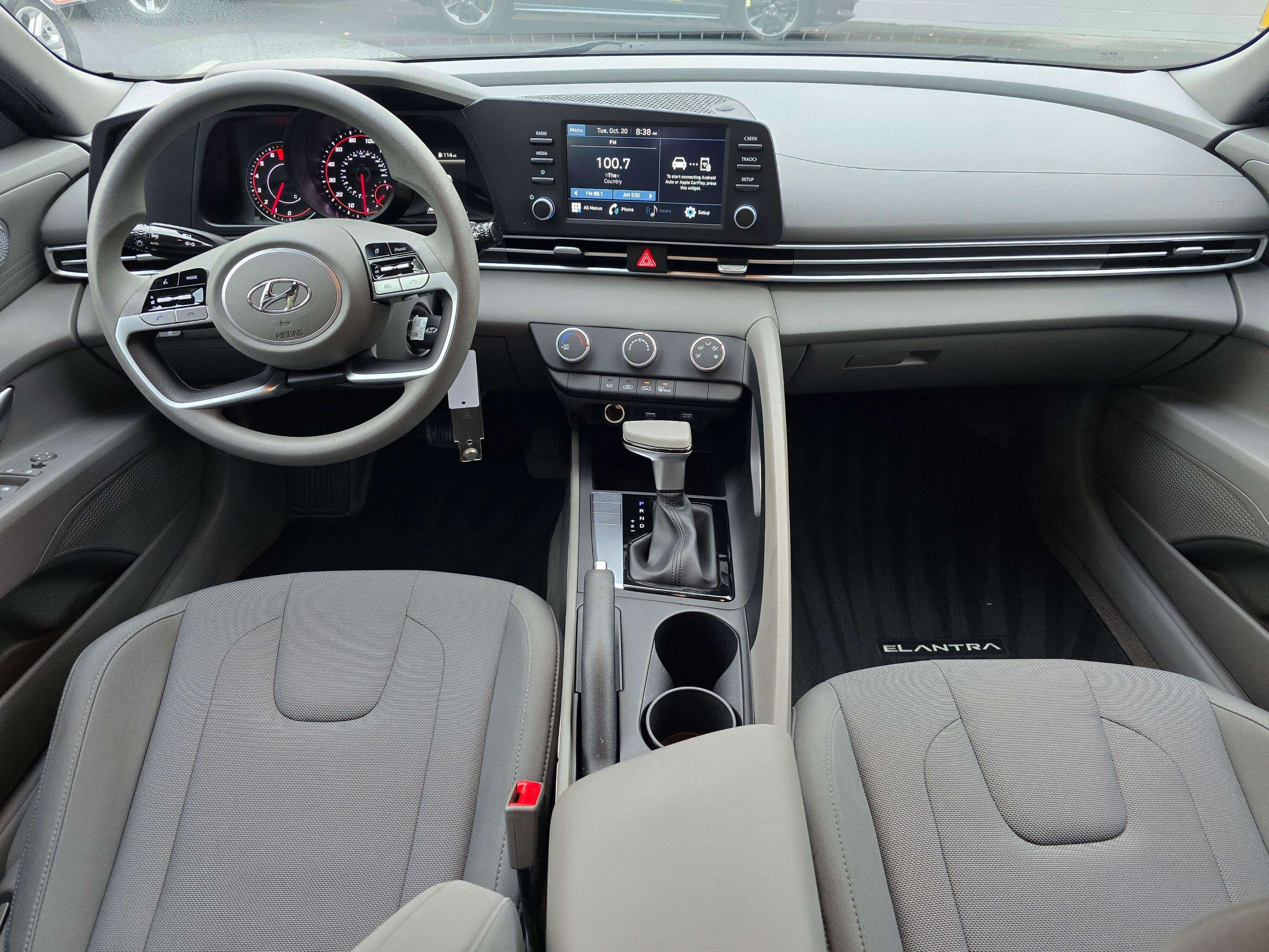 Used 2022 Hyundai Elantra SE FWD image 16