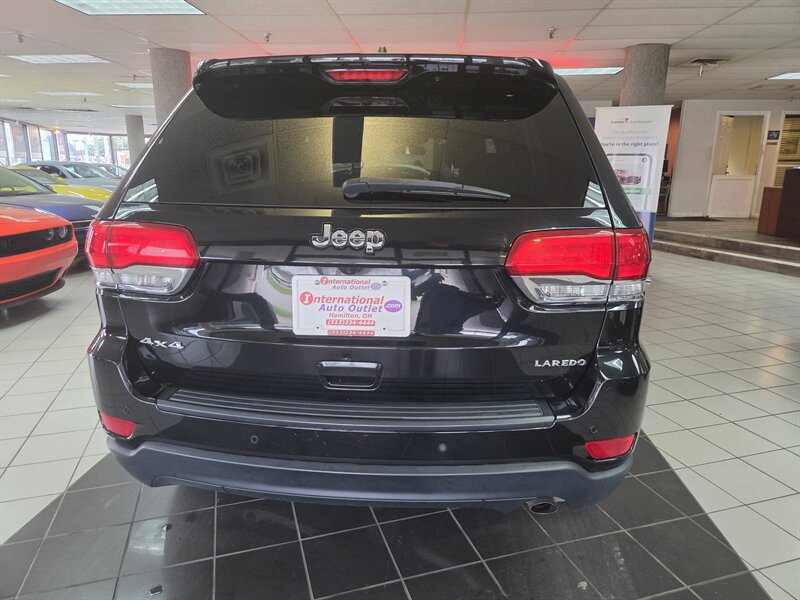 Used 2018 Jeep Grand Cherokee Laredo AWD/4WD image 8