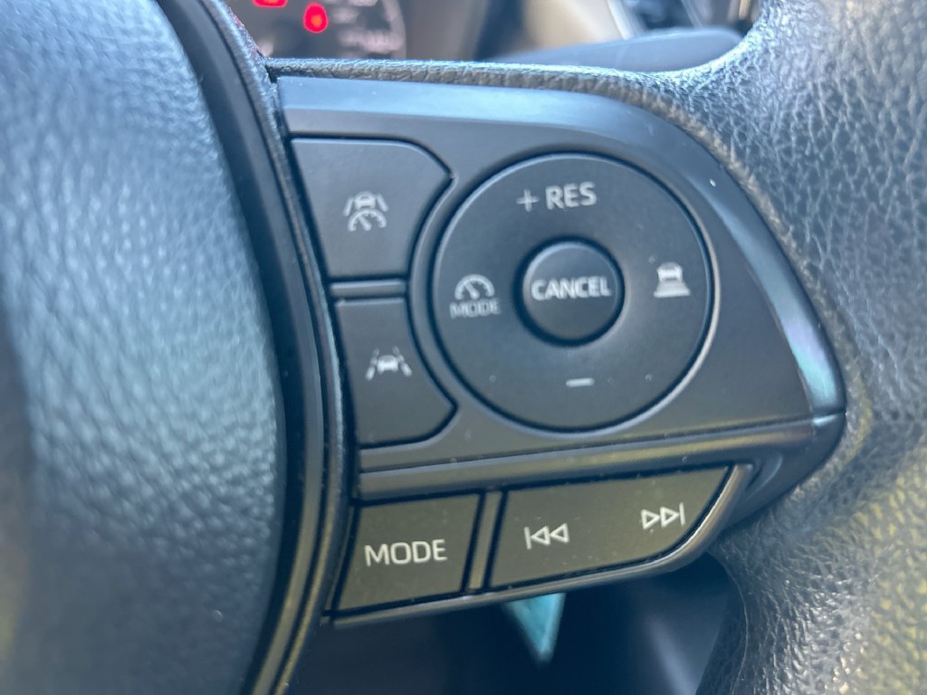 Used 2025 Toyota Corolla LE FWD image 16