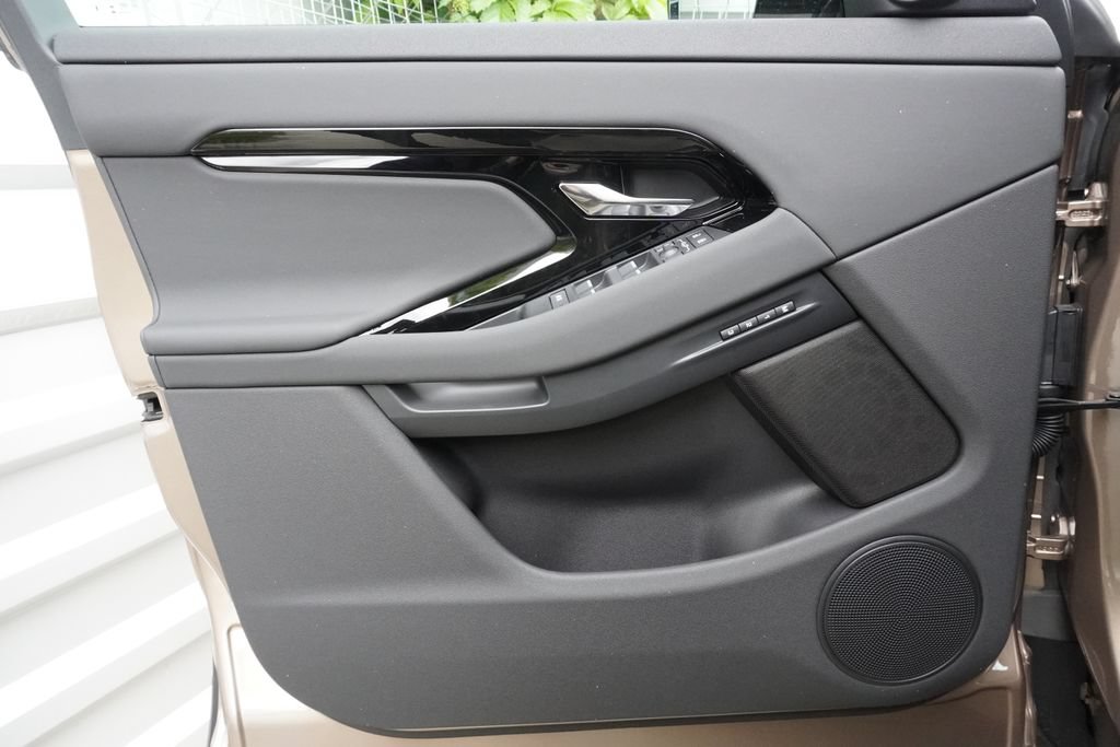 New 2026 Land Rover Range Rover Evoque S AWD/4WD image 17