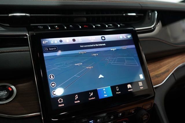 Used 2025 Jeep Grand Cherokee Summit w/ Obsidian Package image 24